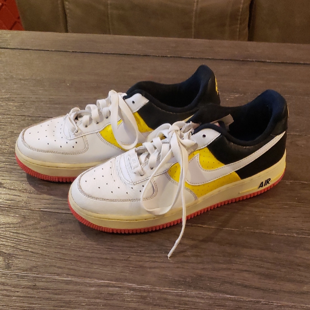 Ladies Nike Airforce 1 Moto Sneakers 8.5
